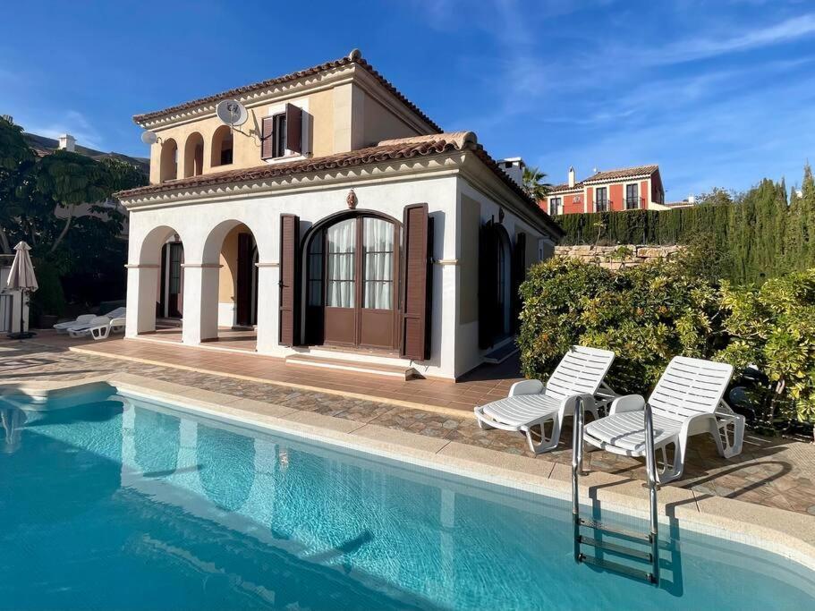 Villa Deluxe,White Beach,Mountains 菲内斯特拉特 外观 照片