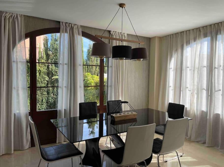 Villa Deluxe,White Beach,Mountains 菲内斯特拉特 外观 照片